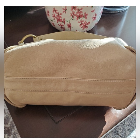 Kooba Shoulder Bag in a beautiful Cream leather with studs - Picture 4 of 5